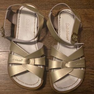 Girls gold Saltwater sandals